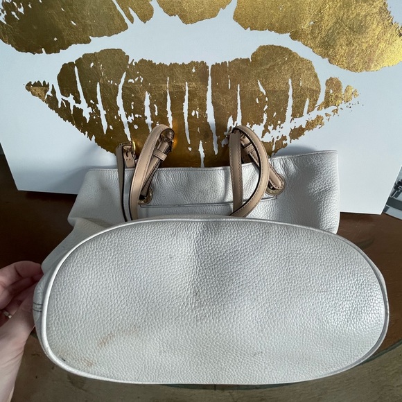 Michael Kors White Leather Shoulder Bag, gold hardware - Picture 12 of 16